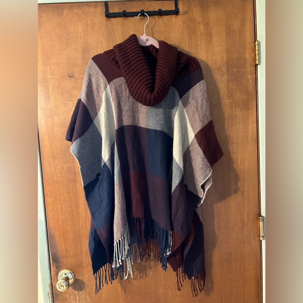 V.Fraas Plaid Poncho